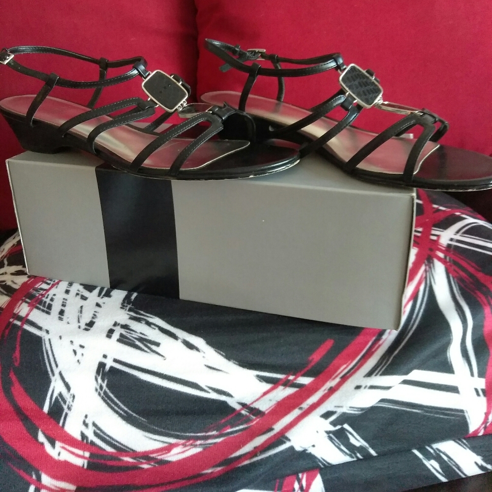 Impo Sandals - Picture 2 of 4
